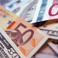 EUR is falling under pressure from the US dollar